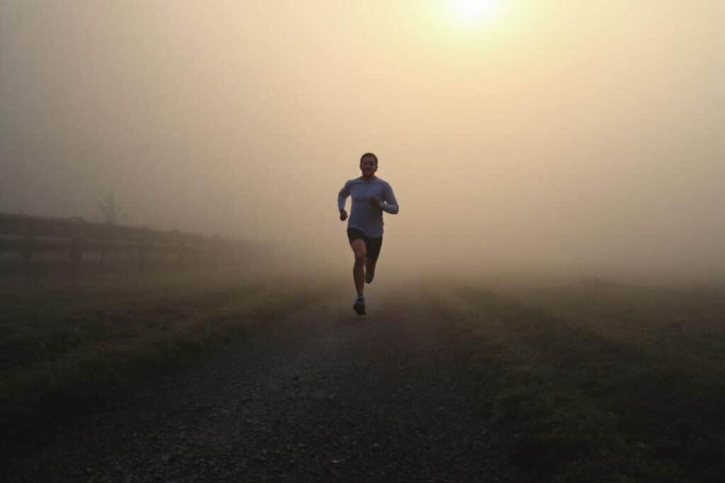 Ce que j’ai ressenti en courant seul à l’aube, au milieu du brouillard