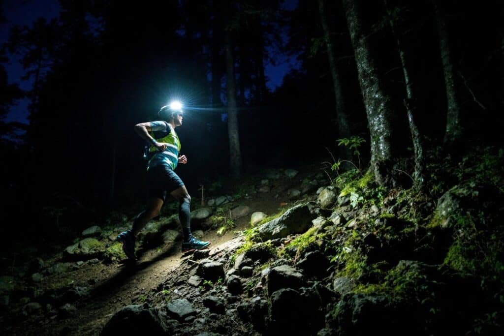 Trail nocturne technique sécurité : guide et conseils essentiels